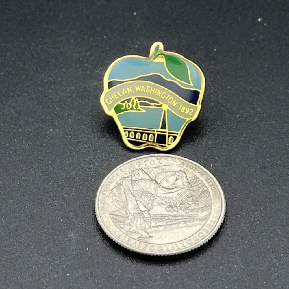 Chelan Washington‎ Apple 1892 Lapel Hat Pin